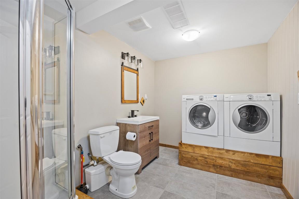 2291 Chief Atahm Drive, Adams Lake, BC - Indoor Photo Showing Laundry Room