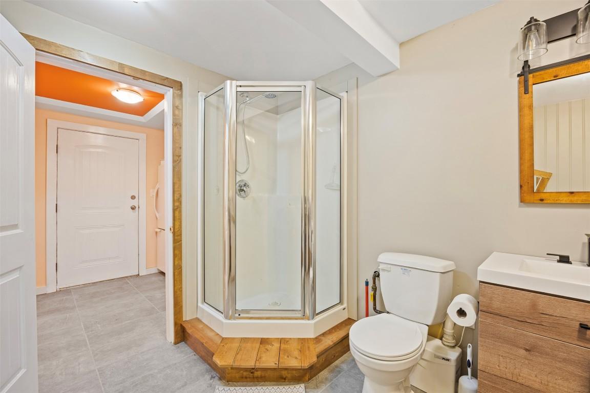 2291 Chief Atahm Drive, Adams Lake, BC - Indoor Photo Showing Bathroom