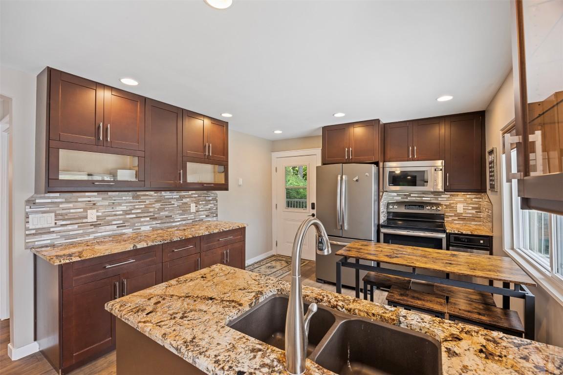 2291 Chief Atahm Drive, Adams Lake, BC - Indoor Photo Showing Kitchen With Double Sink With Upgraded Kitchen