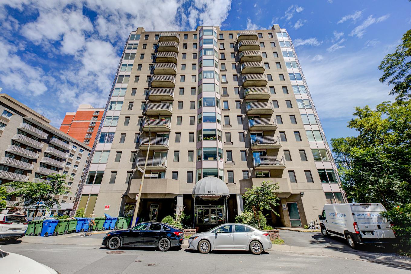 Exterior - 560-1077 Rue St-Mathieu, Montréal (Ville-Marie), QC - Outdoor With Facade
