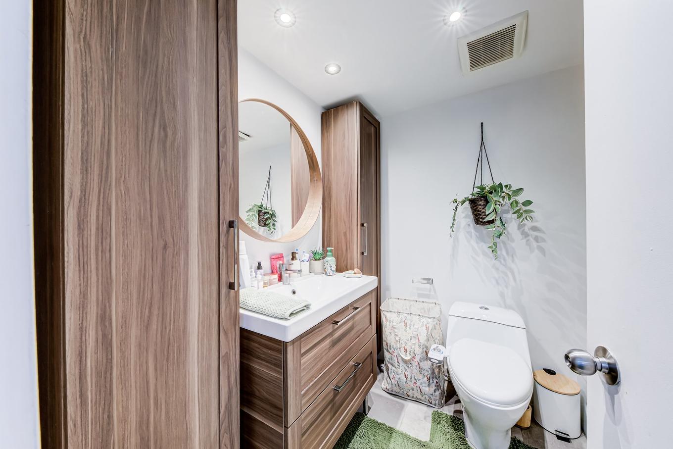 Bathroom - 560-1077 Rue St-Mathieu, Montréal (Ville-Marie), QC - Indoor Photo Showing Bathroom