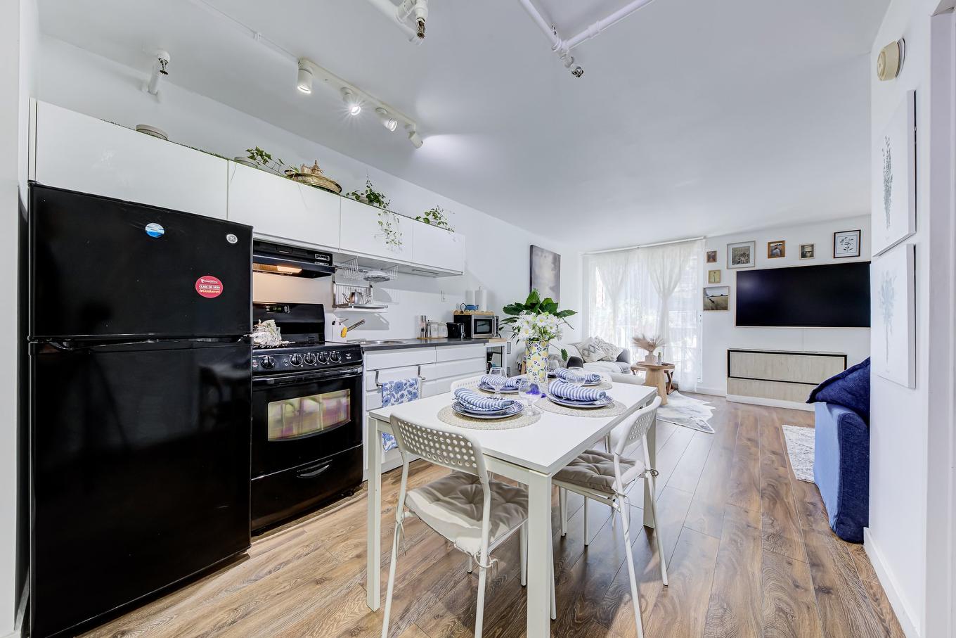 Kitchen - 560-1077 Rue St-Mathieu, Montréal (Ville-Marie), QC - Indoor Photo Showing Kitchen