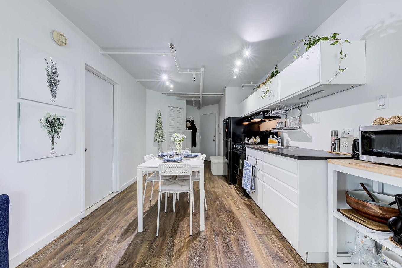 Kitchen - 560-1077 Rue St-Mathieu, Montréal (Ville-Marie), QC - Indoor