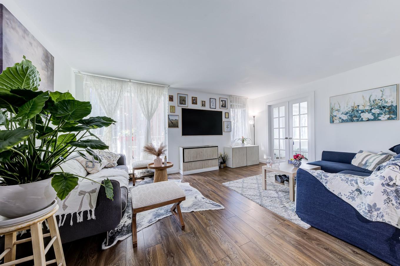 Living room - 560-1077 Rue St-Mathieu, Montréal (Ville-Marie), QC - Indoor Photo Showing Living Room