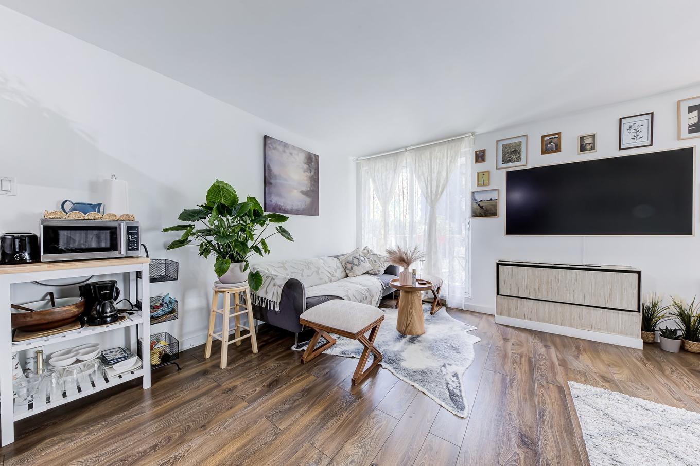 Living room - 560-1077 Rue St-Mathieu, Montréal (Ville-Marie), QC - Indoor Photo Showing Living Room