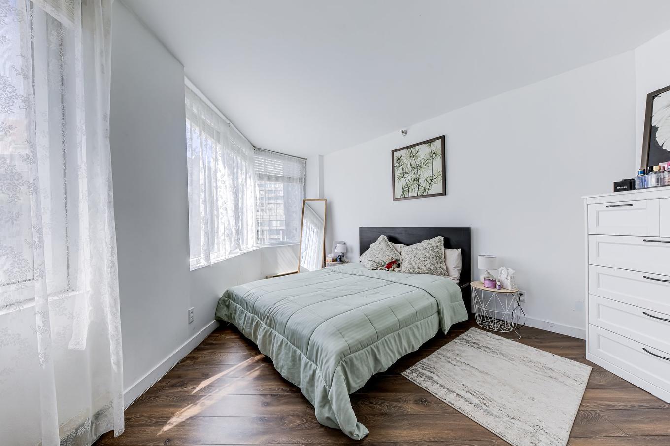 Bedroom - 560-1077 Rue St-Mathieu, Montréal (Ville-Marie), QC - Indoor Photo Showing Bedroom