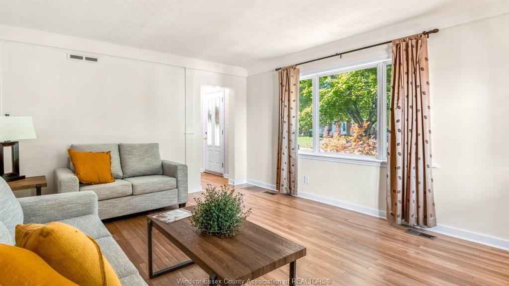 4054 Roseland Drive West, Windsor, ON