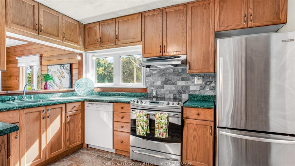 4054 Roseland Drive West, Windsor, ON