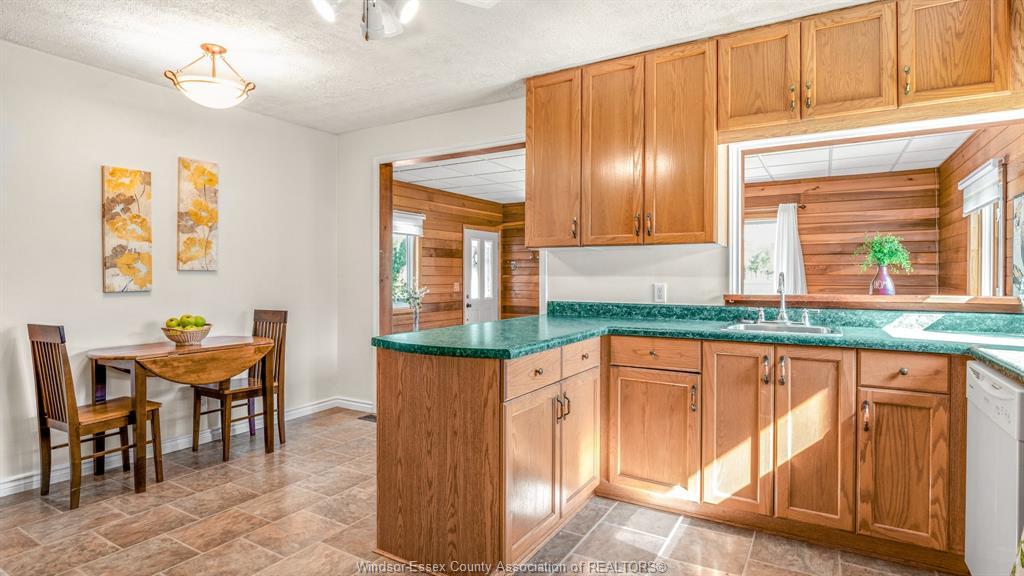 4054 Roseland Drive West, Windsor, ON