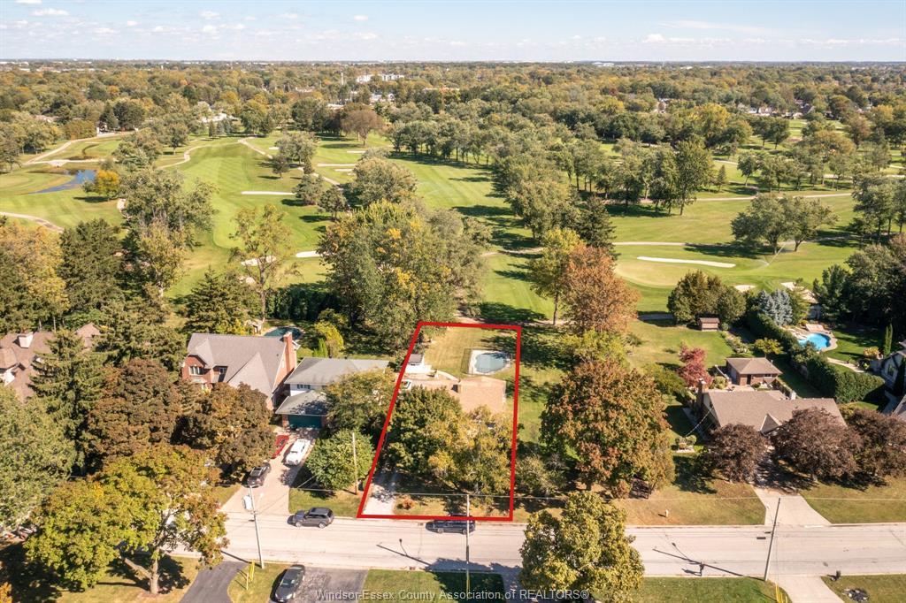 4054 Roseland Drive West, Windsor, ON