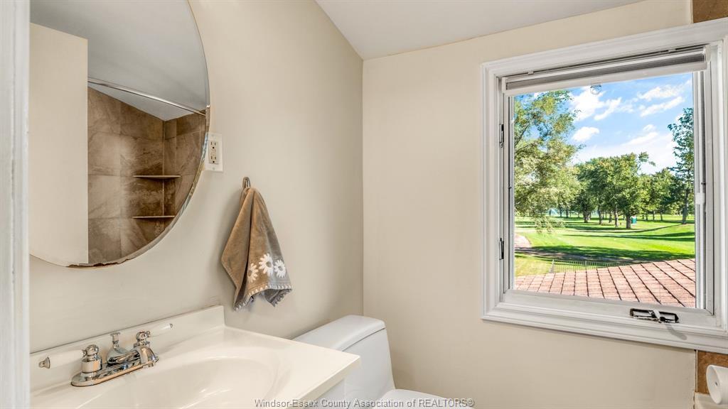 4054 Roseland Drive West, Windsor, ON