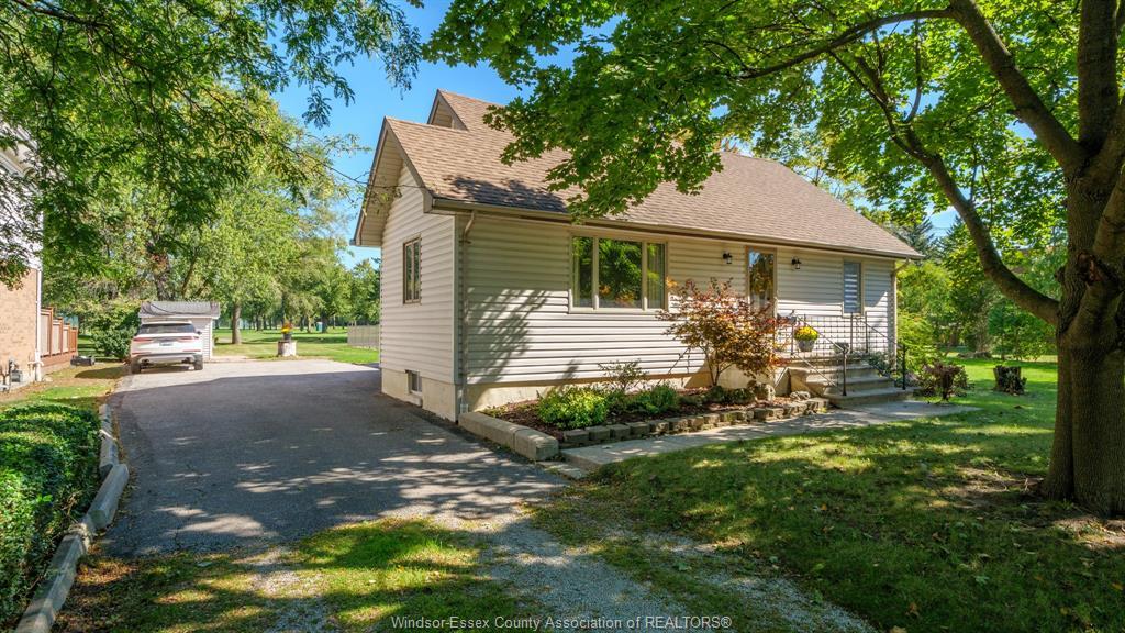 4054 Roseland Drive West, Windsor, ON