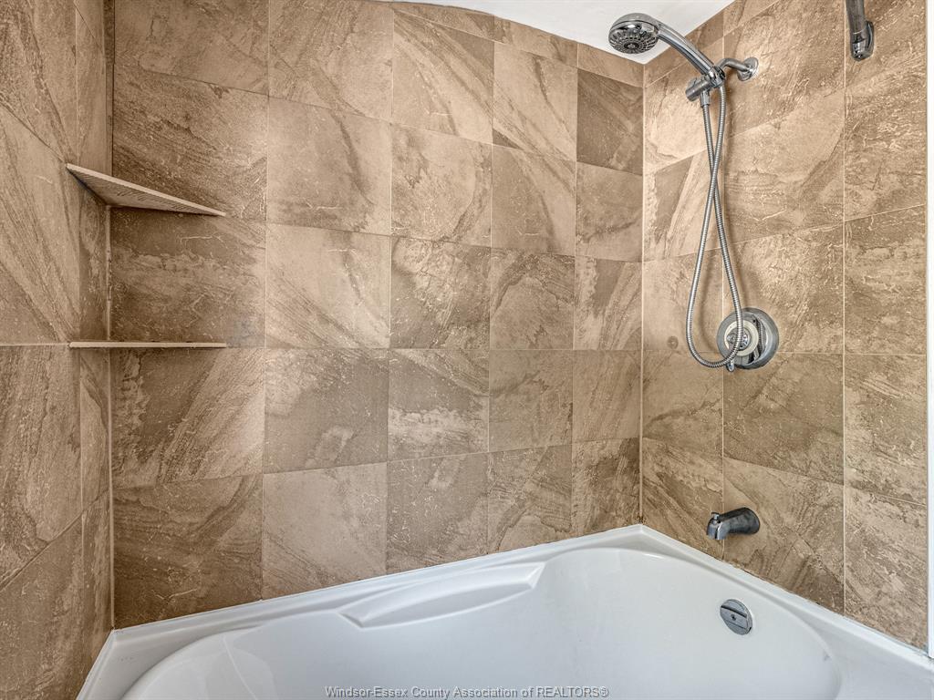 4054 Roseland Drive West, Windsor, ON