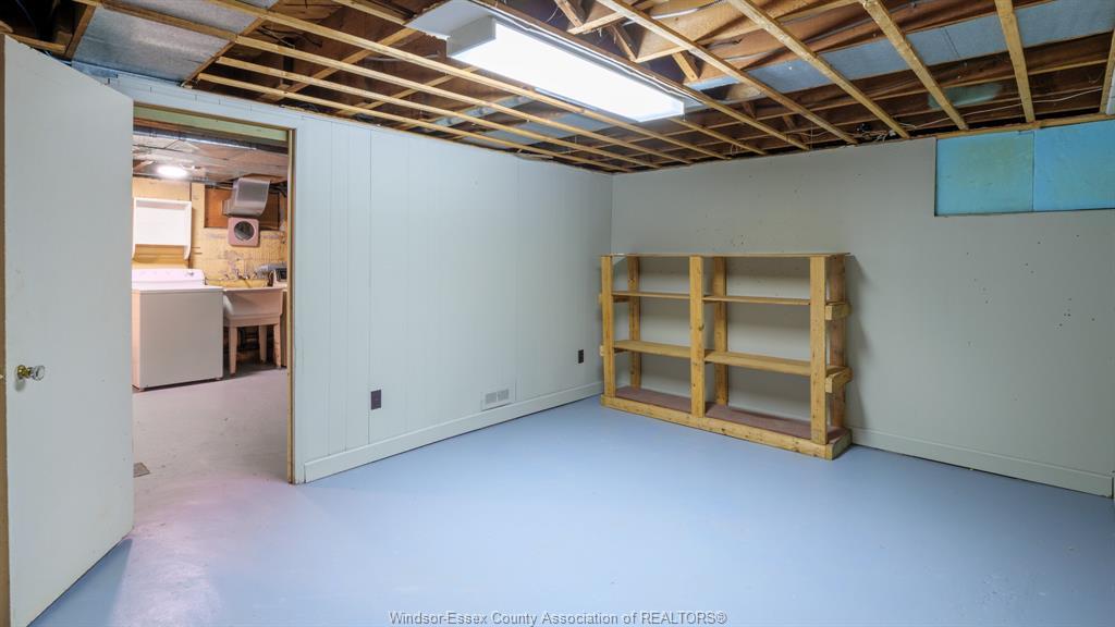 4054 Roseland Drive West, Windsor, ON