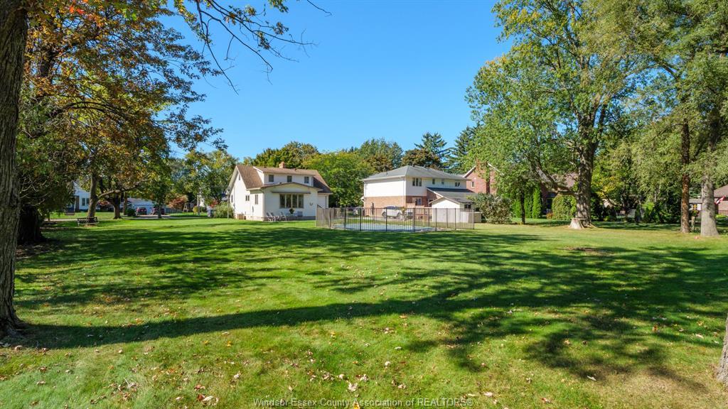 4054 Roseland Drive West, Windsor, ON