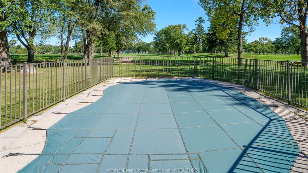 4054 Roseland Drive West, Windsor, ON