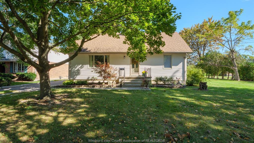 4054 Roseland Drive West, Windsor, ON