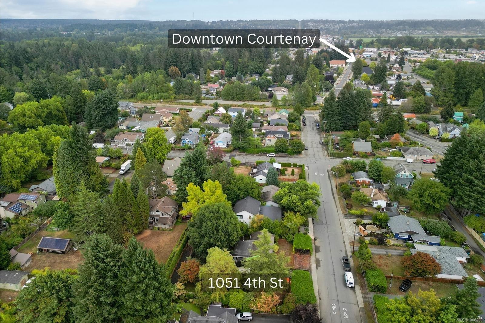 B-1051 4Th St, Courtenay, BC