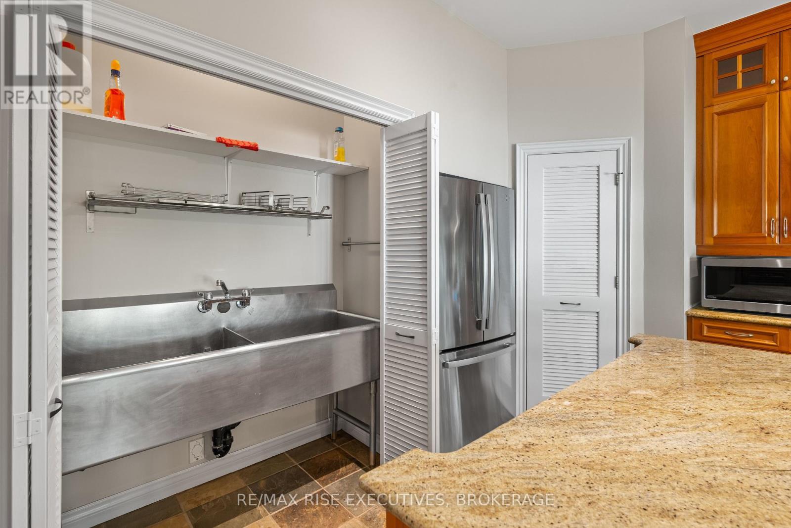 2300 County Road 32, Leeds And The Thousand Islands, ON - Indoor Photo Showing Kitchen With Double Sink