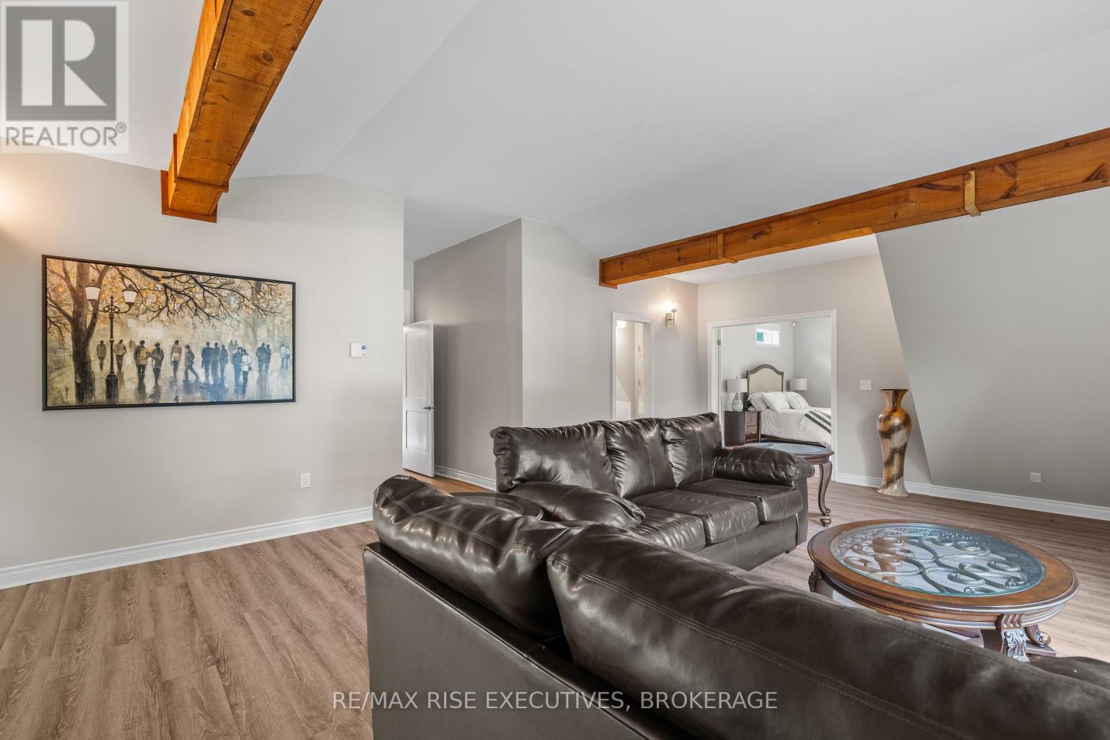 2300 County Road 32, Leeds And The Thousand Islands, ON - Indoor Photo Showing Living Room