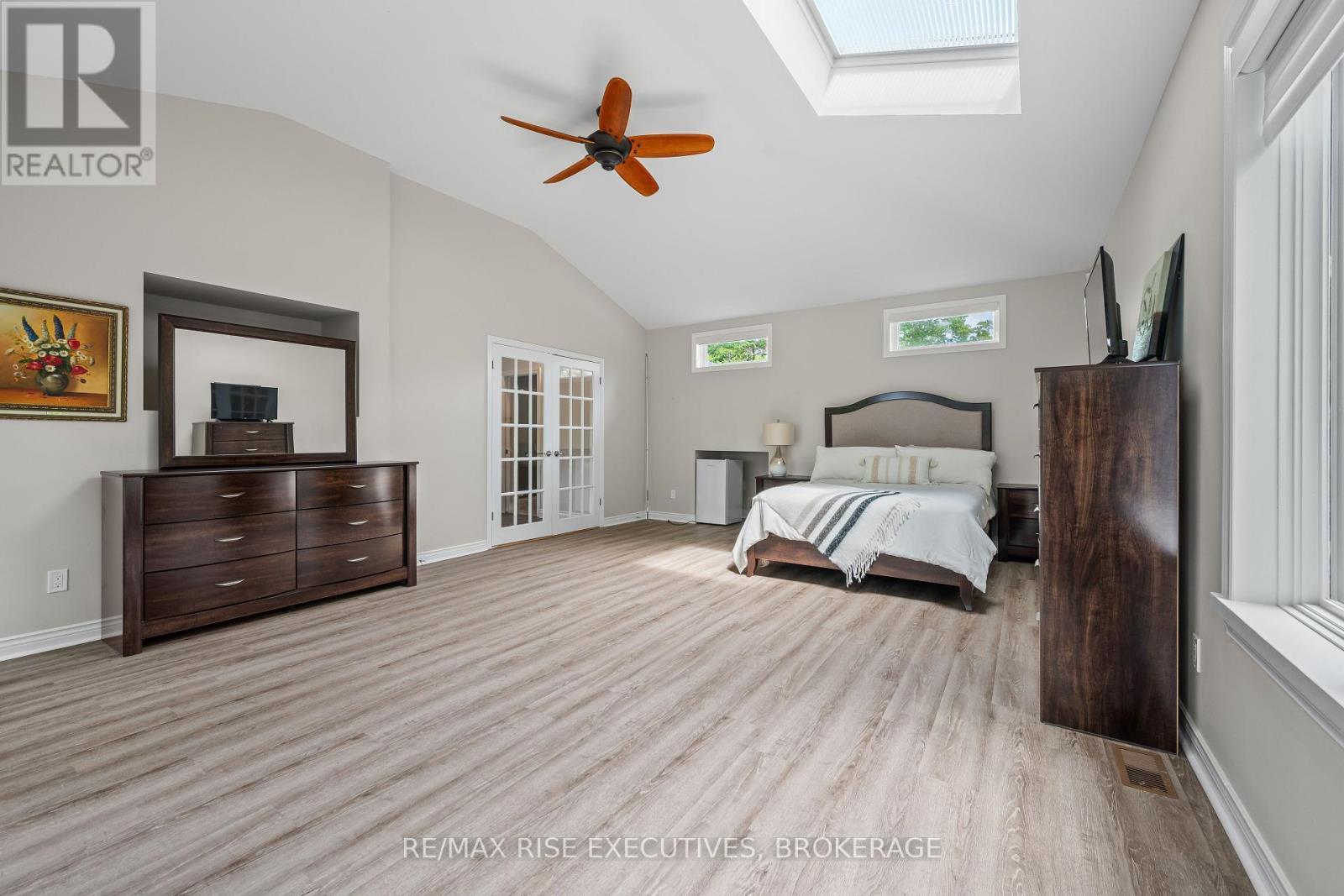 2300 County Road 32, Leeds And The Thousand Islands, ON - Indoor Photo Showing Bedroom