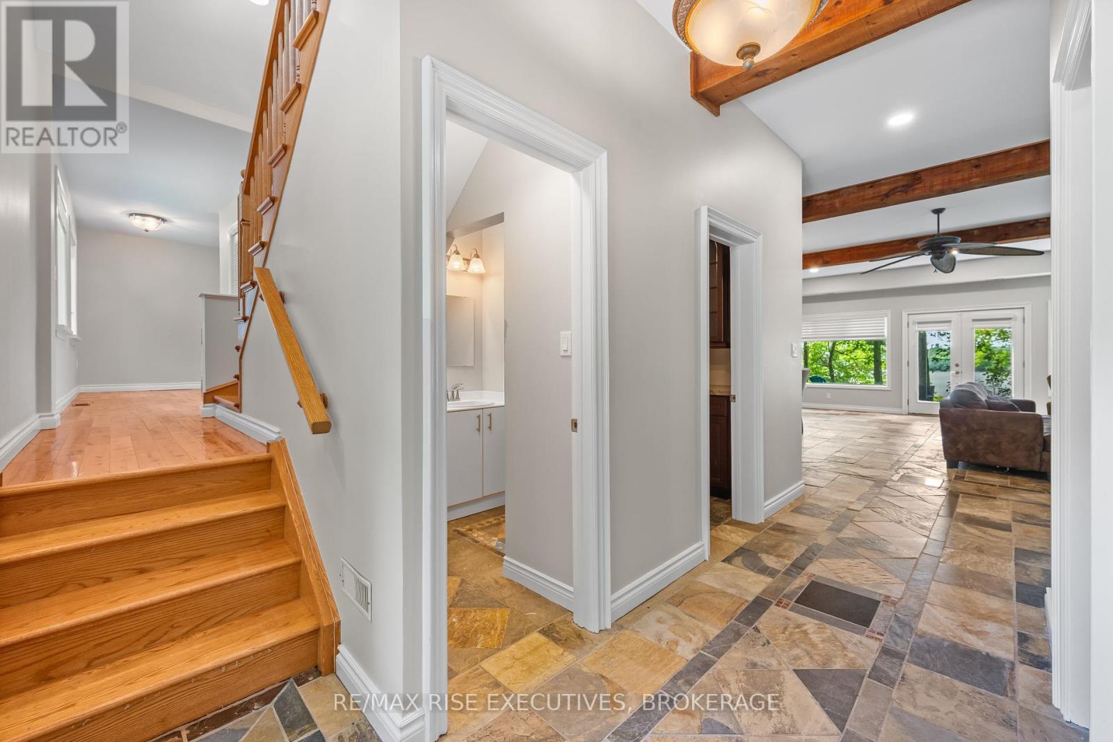 2300 County Road 32, Leeds And The Thousand Islands, ON - Indoor Photo Showing Other Room