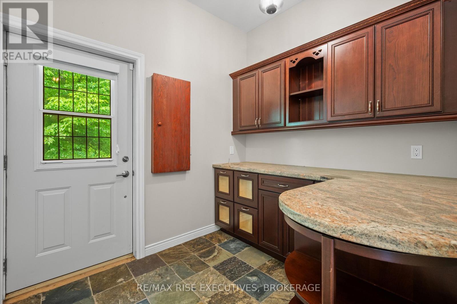 2300 County Road 32, Leeds And The Thousand Islands, ON - Indoor Photo Showing Other Room