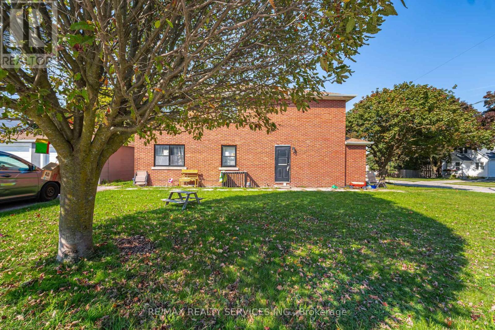 (Lower Level) - 21 Beverley Street, Waterloo, ON - Outdoor