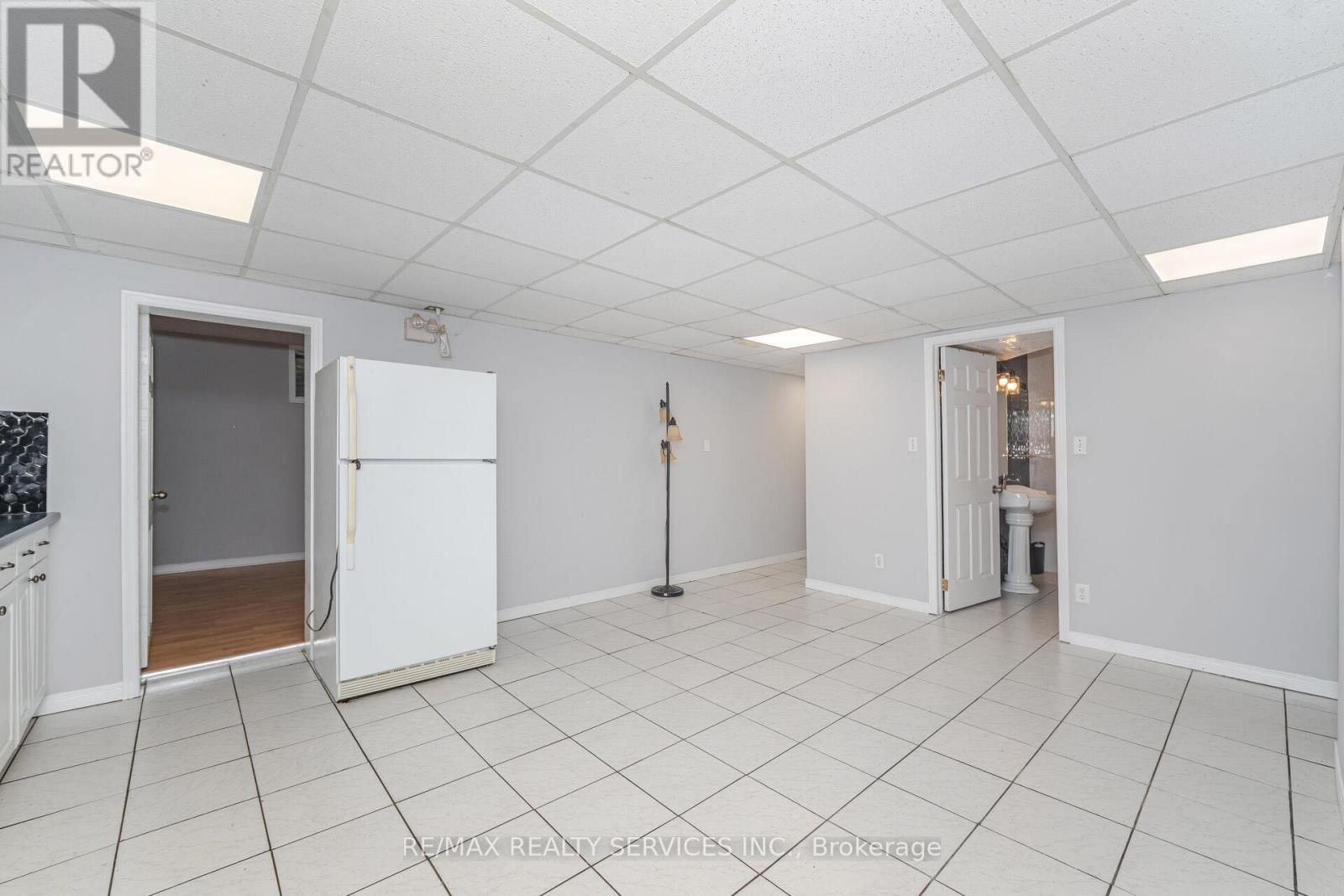 (Lower Level) - 21 Beverley Street, Waterloo, ON - Indoor