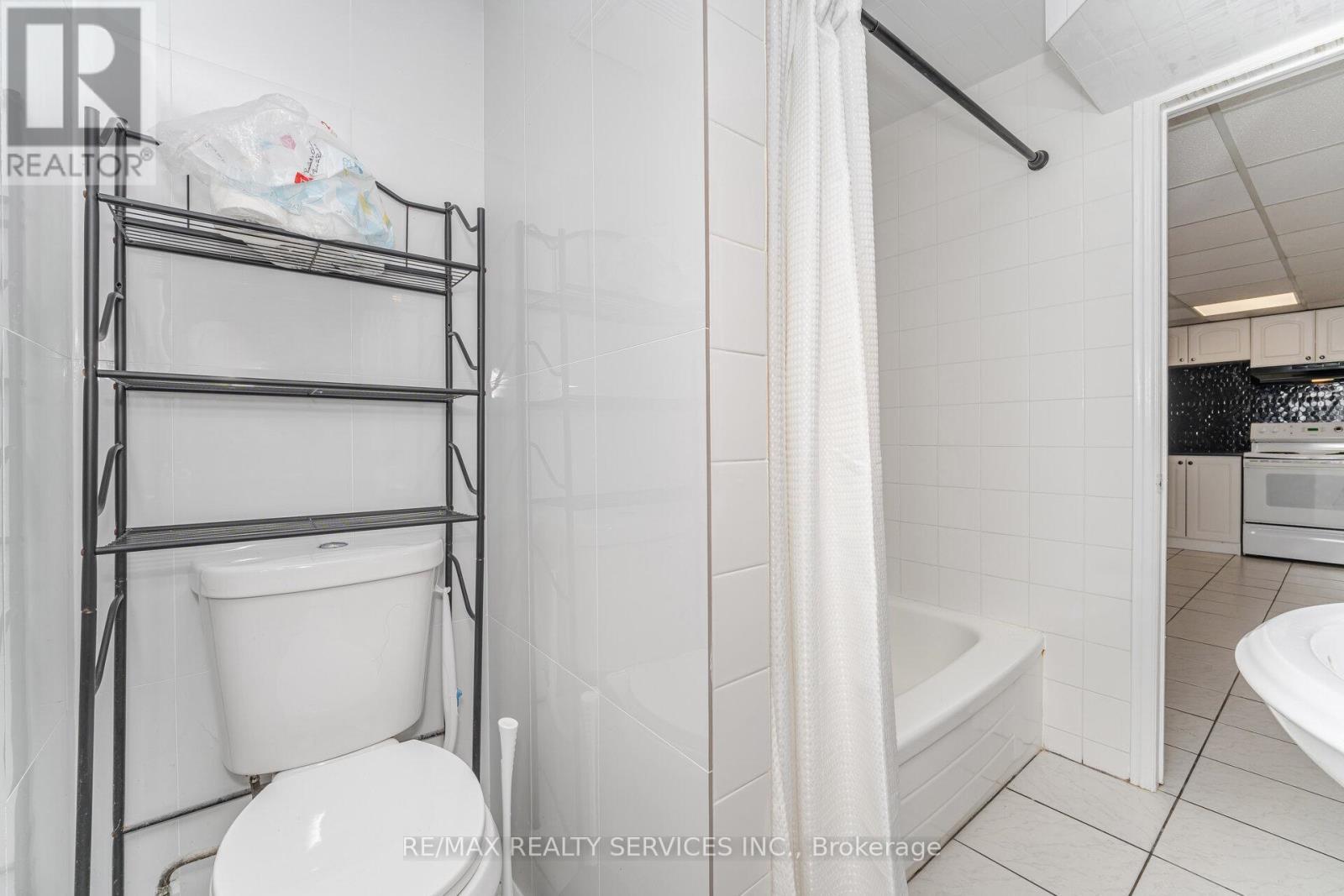 (Lower Level) - 21 Beverley Street, Waterloo, ON - Indoor Photo Showing Bathroom