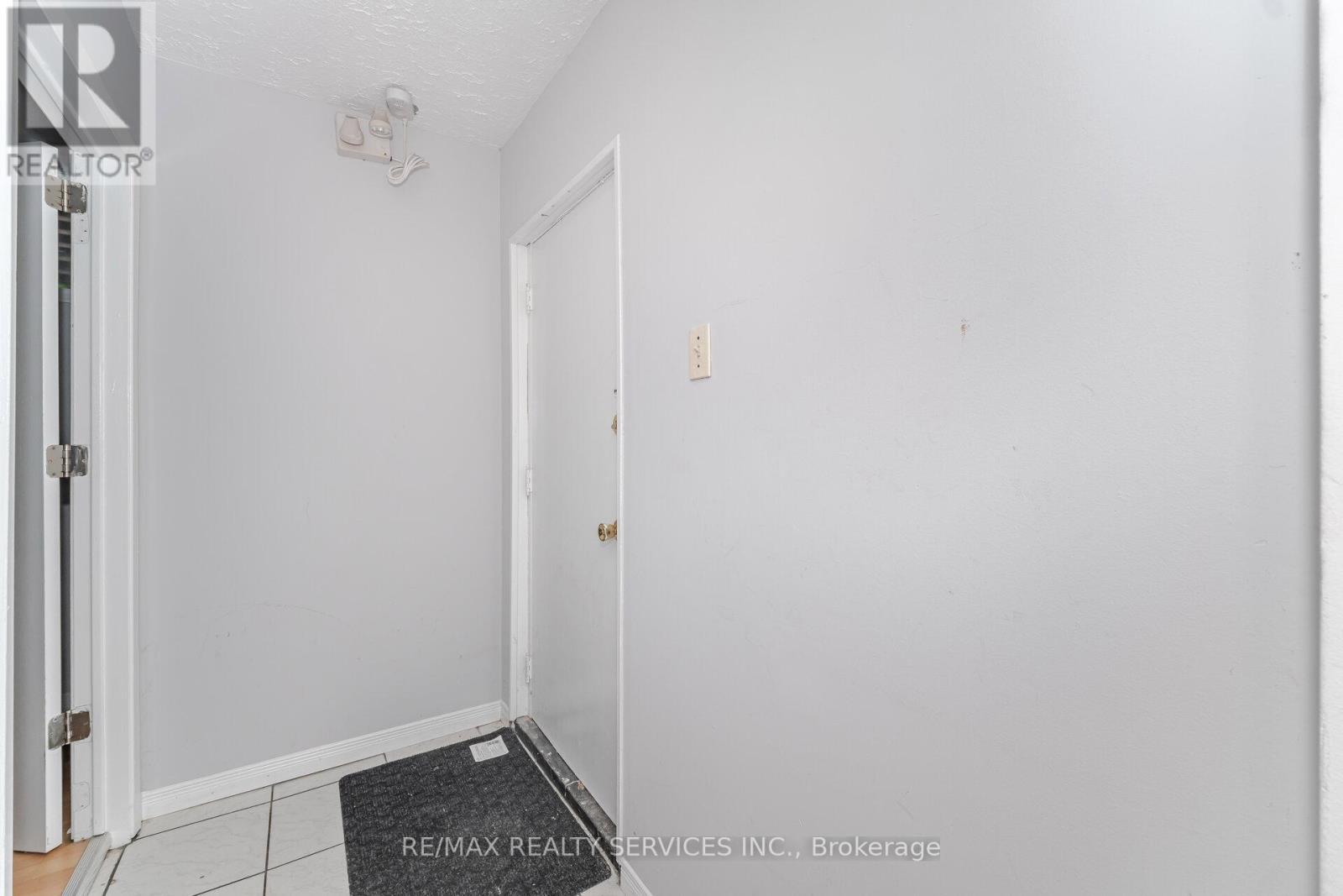 (Lower Level) - 21 Beverley Street, Waterloo, ON - Indoor Photo Showing Other Room