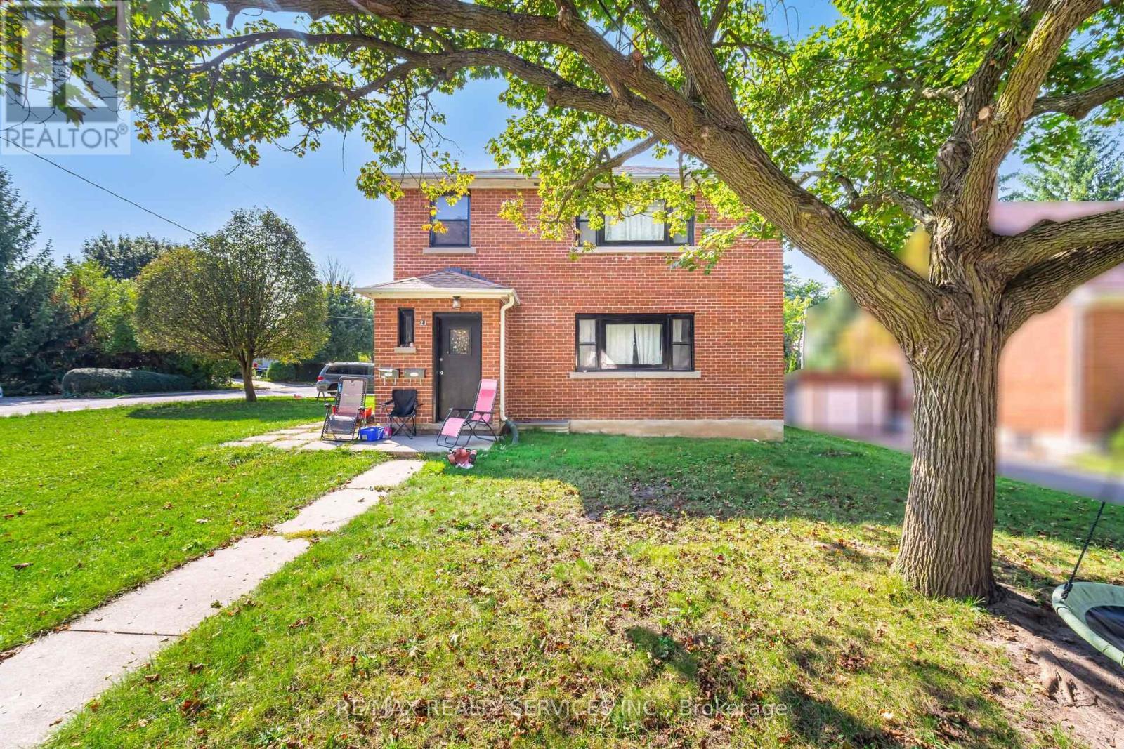 (Lower Level) - 21 Beverley Street, Waterloo, ON - Outdoor