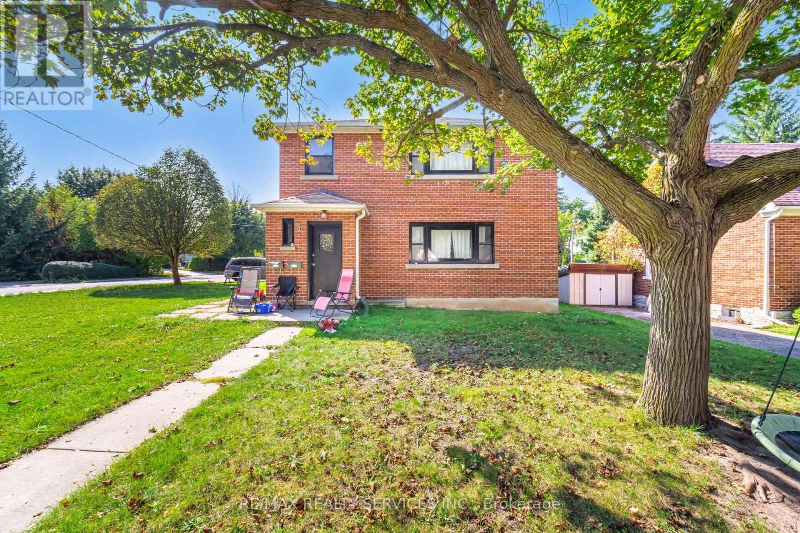 (Lower Level) - 21 Beverley Street, Waterloo, ON - Outdoor