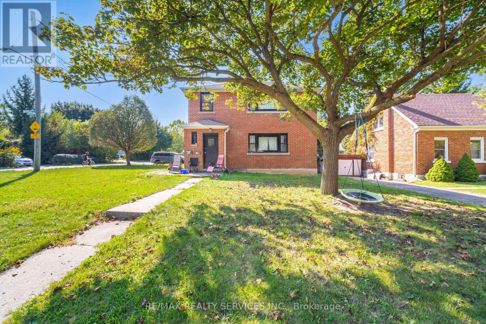 (Lower Level) - 21 Beverley Street, Waterloo, ON - Outdoor