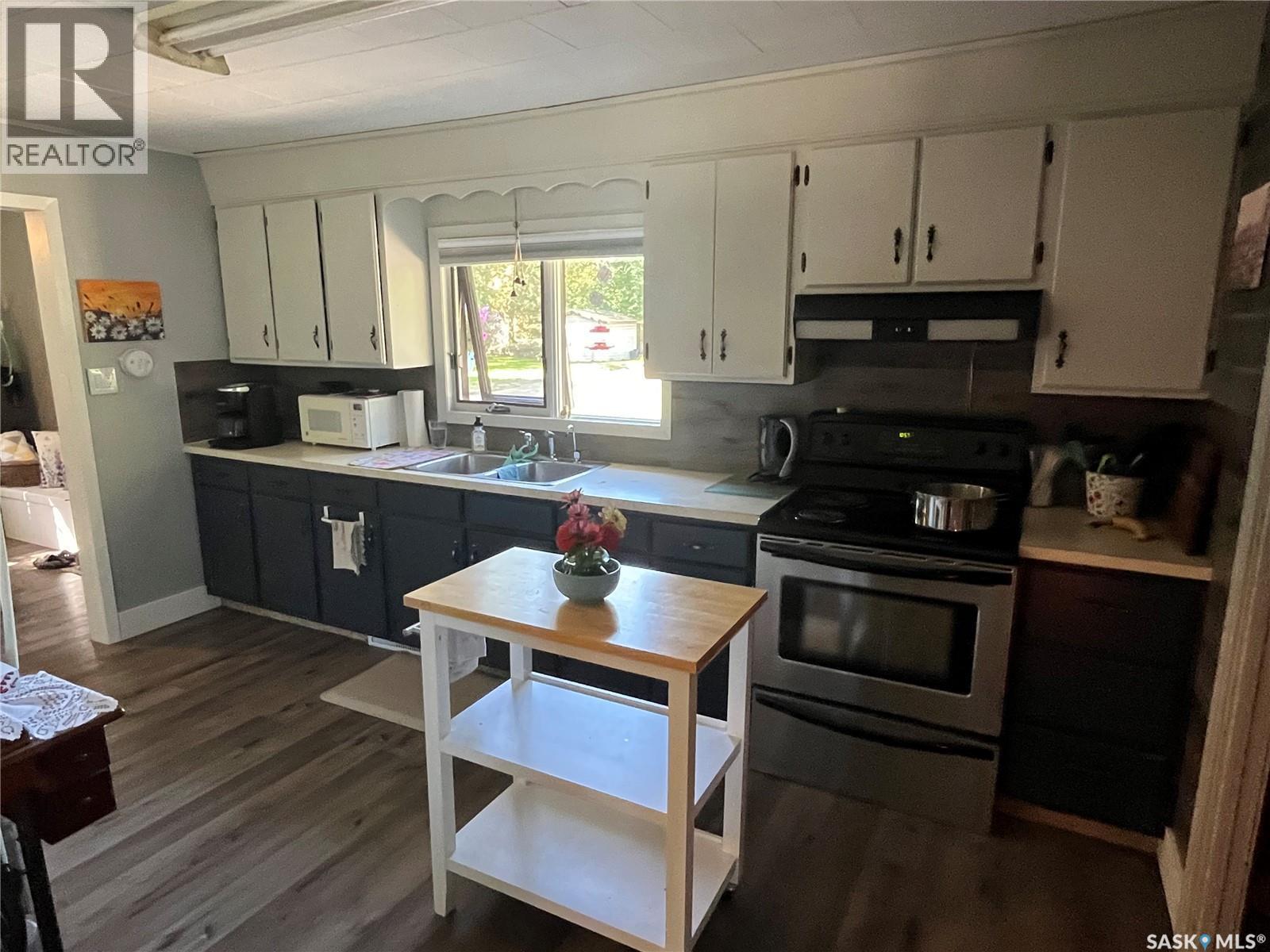 225 First Street Ne, Wadena, SK - Indoor Photo Showing Kitchen With Double Sink
