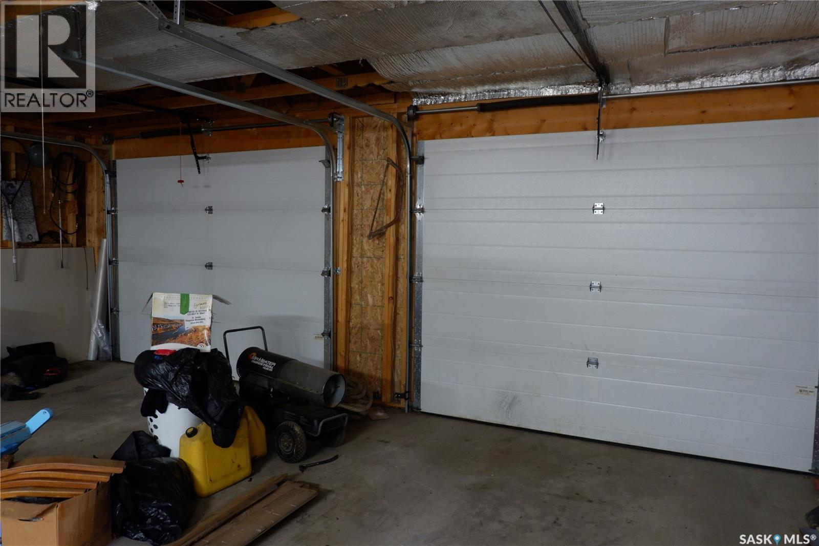 221 7Th Avenue W, Assiniboia, SK - Indoor Photo Showing Garage