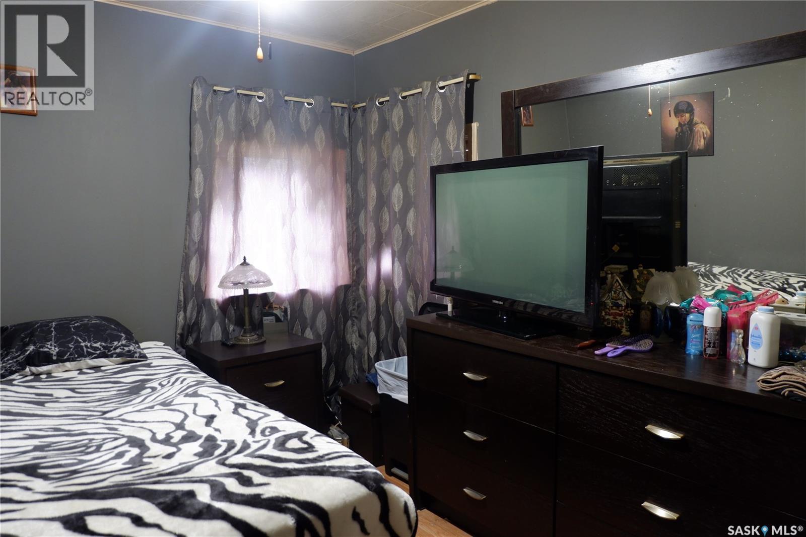 221 7Th Avenue W, Assiniboia, SK - Indoor Photo Showing Bedroom