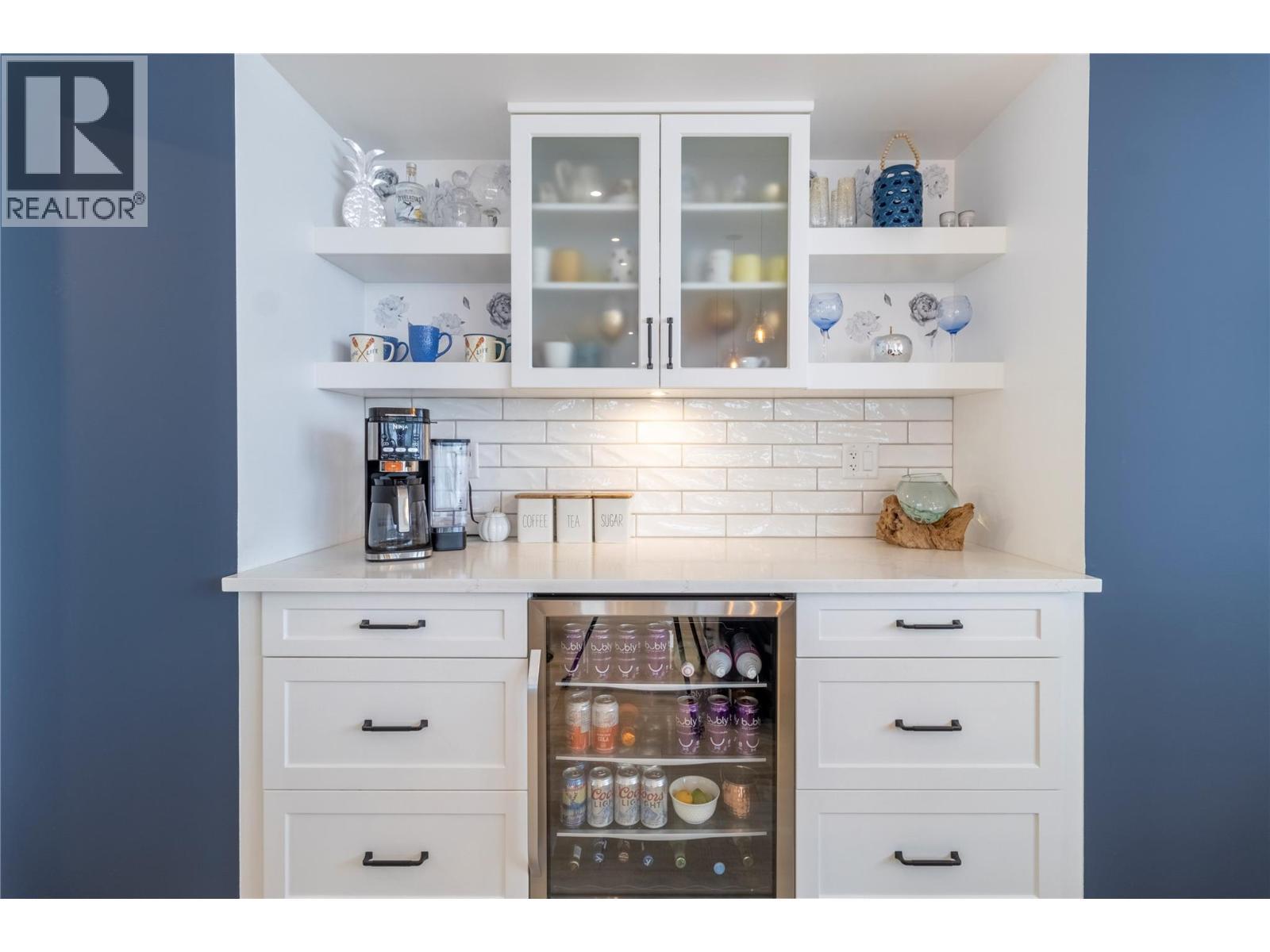 2521 Panoramic Way, Blind Bay, BC - Indoor