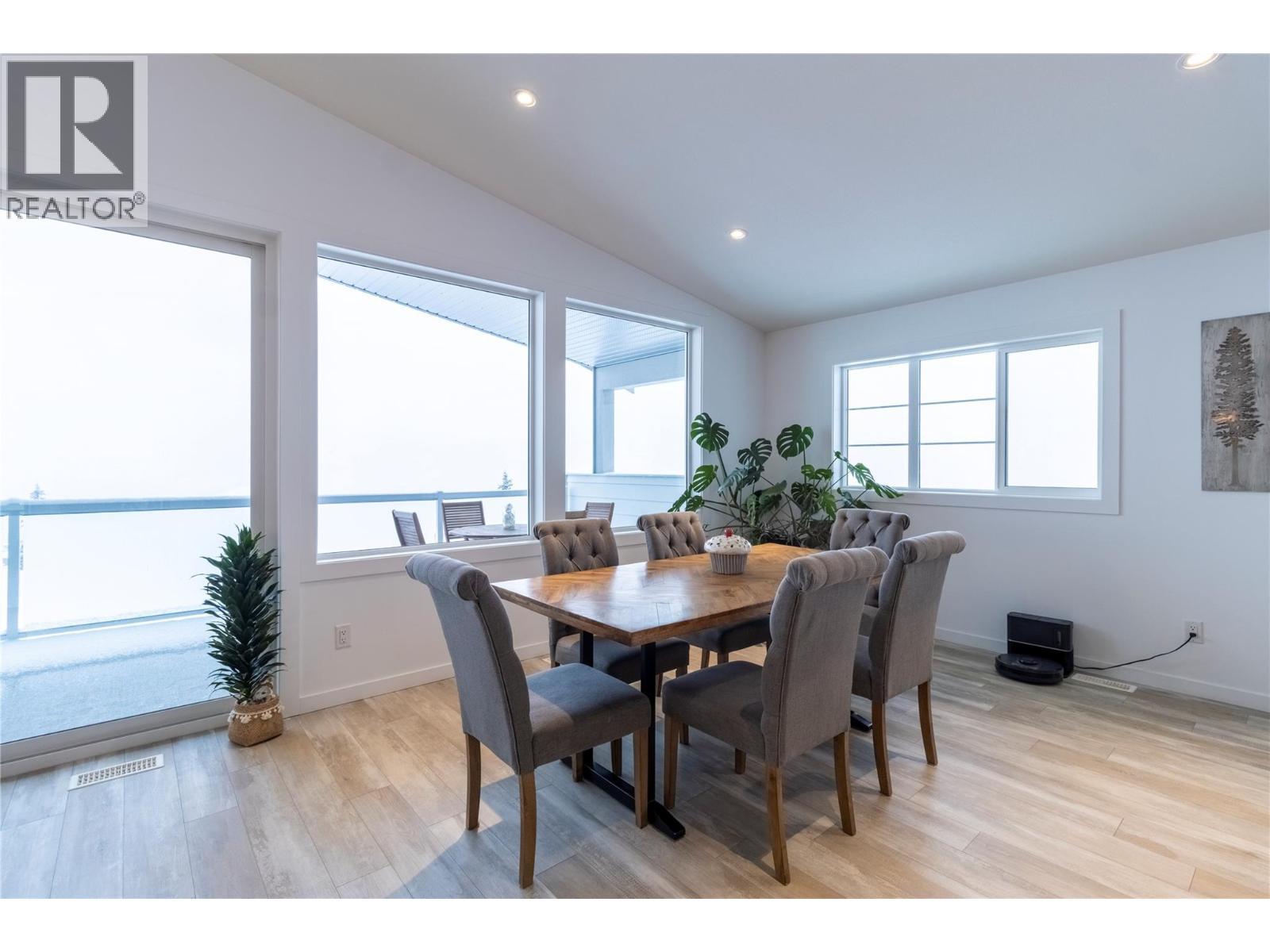 2521 Panoramic Way, Blind Bay, BC - Indoor Photo Showing Dining Room