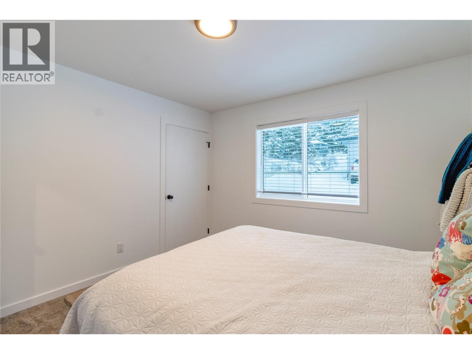2521 Panoramic Way, Blind Bay, BC - Indoor Photo Showing Bedroom