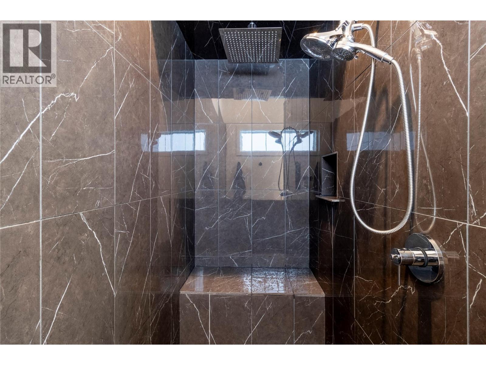 2521 Panoramic Way, Blind Bay, BC - Indoor Photo Showing Bathroom