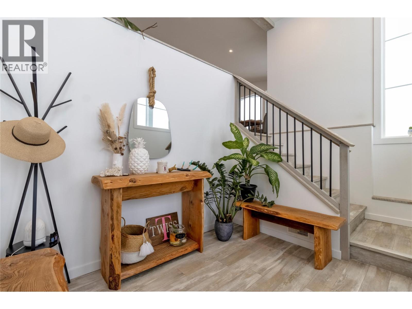 2521 Panoramic Way, Blind Bay, BC - Indoor Photo Showing Other Room