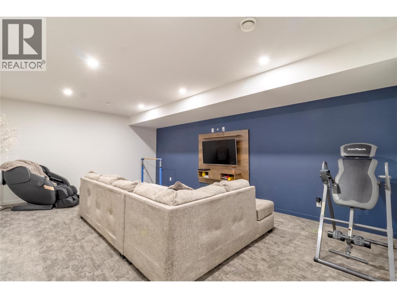 2521 Panoramic Way, Blind Bay, BC - Indoor Photo Showing Basement