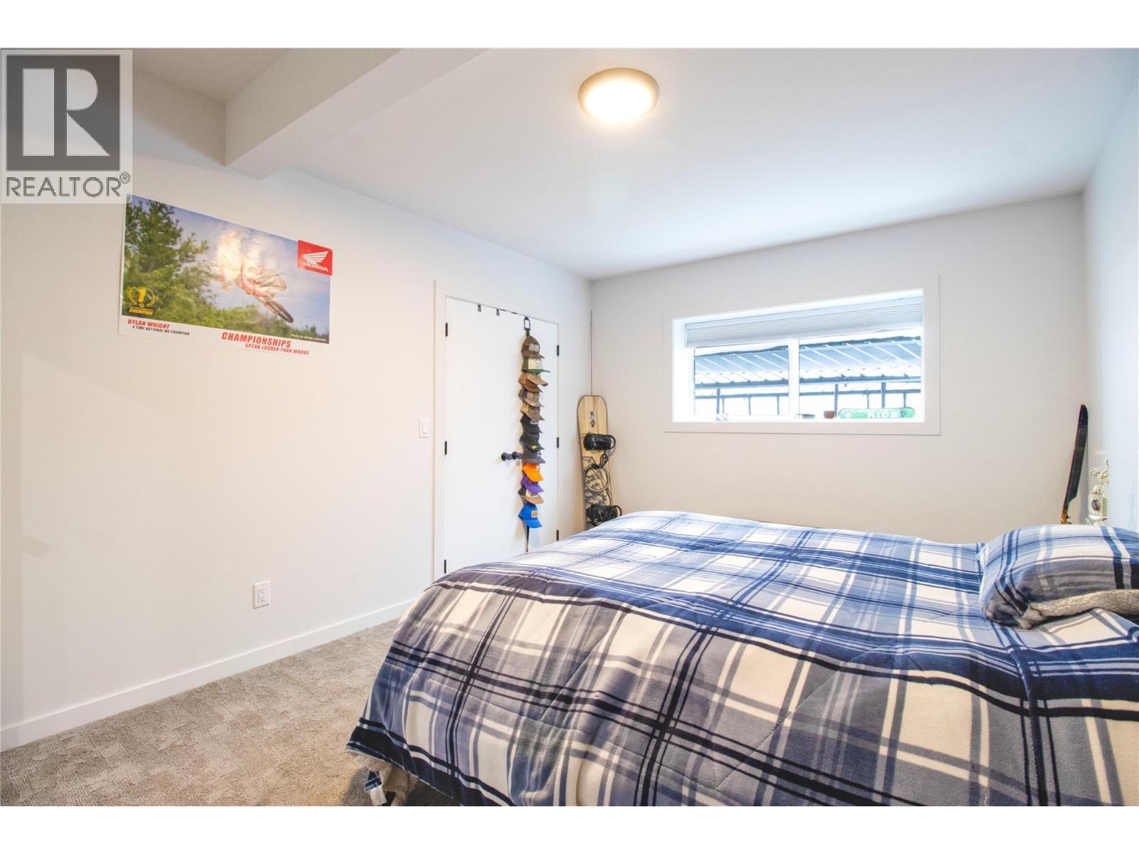2521 Panoramic Way, Blind Bay, BC - Indoor Photo Showing Bedroom