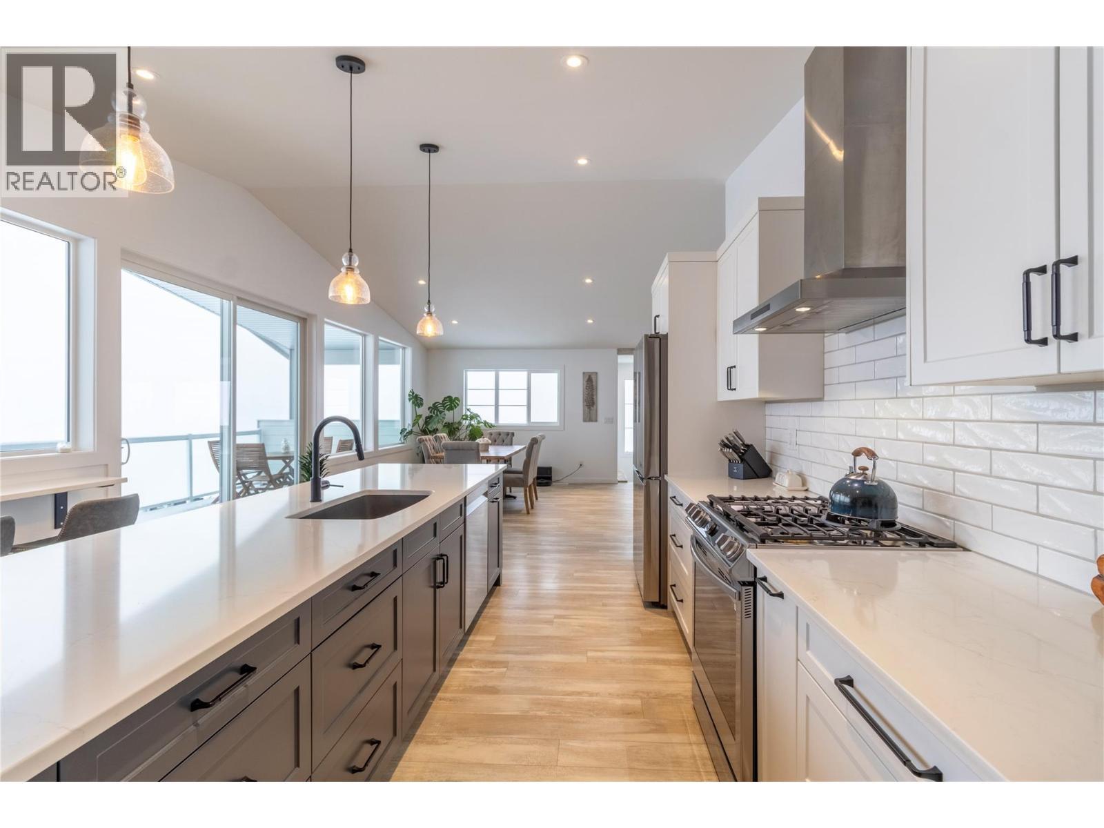 2521 Panoramic Way, Blind Bay, BC - Indoor Photo Showing Kitchen With Upgraded Kitchen