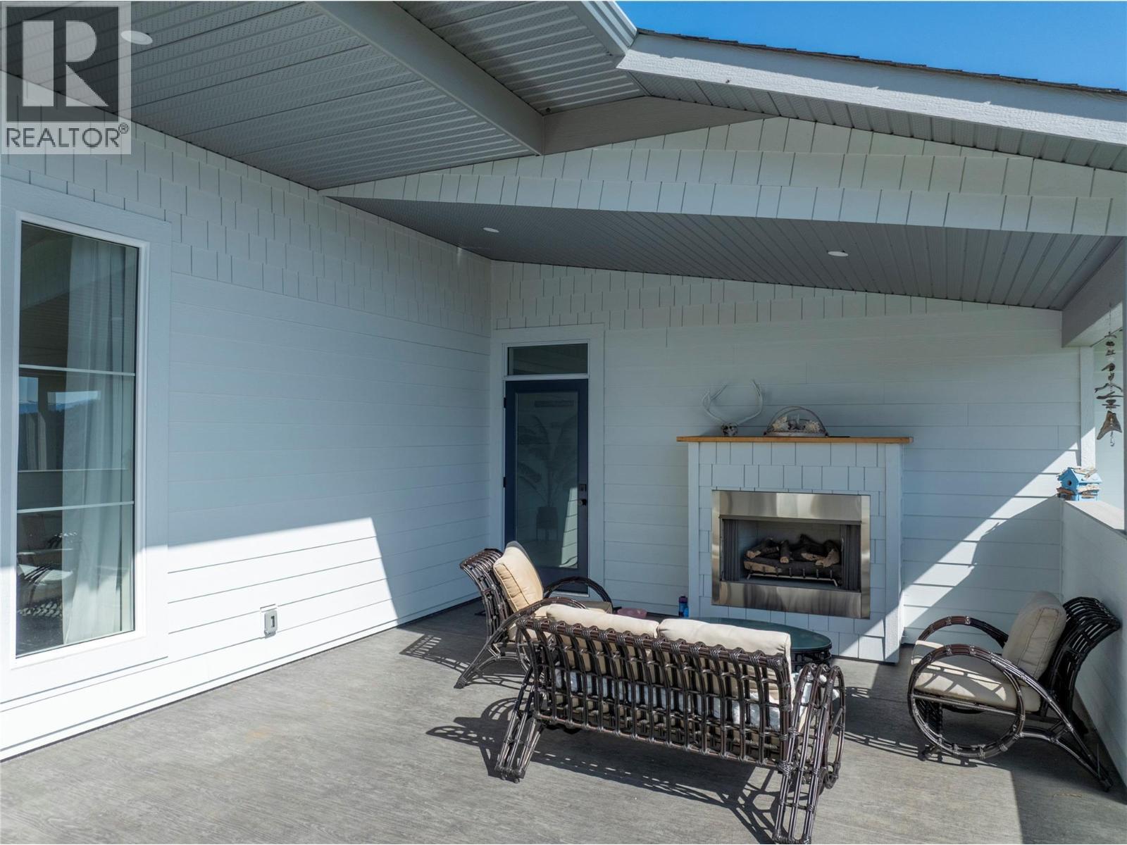2521 Panoramic Way, Blind Bay, BC - With Fireplace With Exterior