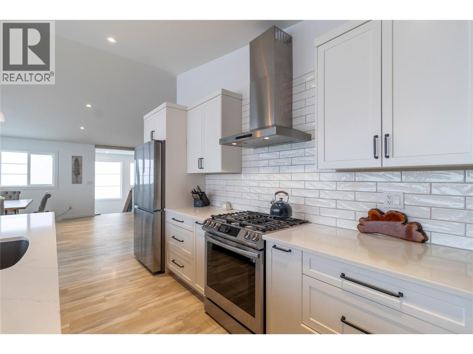 2521 Panoramic Way, Blind Bay, BC - Indoor Photo Showing Kitchen With Upgraded Kitchen