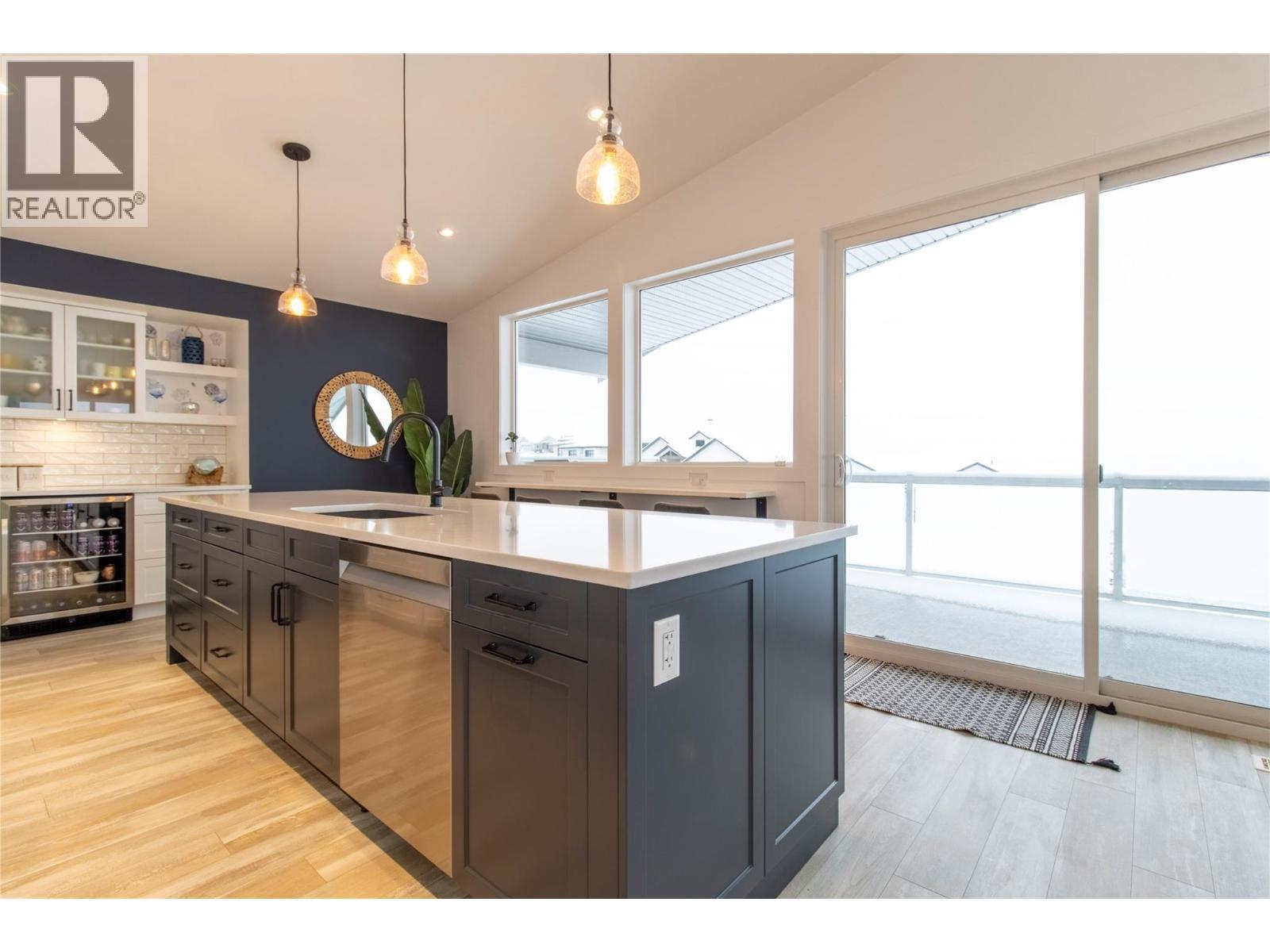 2521 Panoramic Way, Blind Bay, BC - Indoor Photo Showing Kitchen
