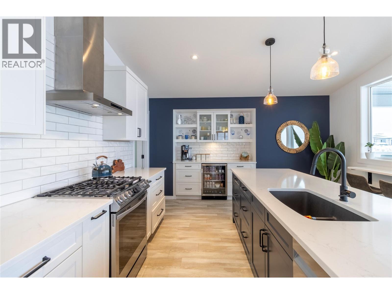 2521 Panoramic Way, Blind Bay, BC - Indoor Photo Showing Kitchen With Upgraded Kitchen