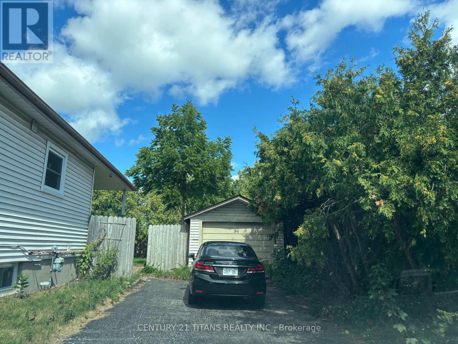 Bsmt - 94 Taunton Road W, Oshawa, ON - Outdoor